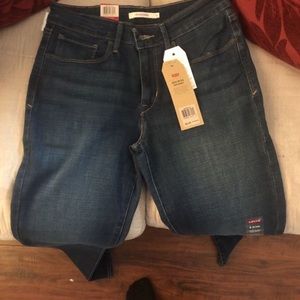 Women’s levis jeans